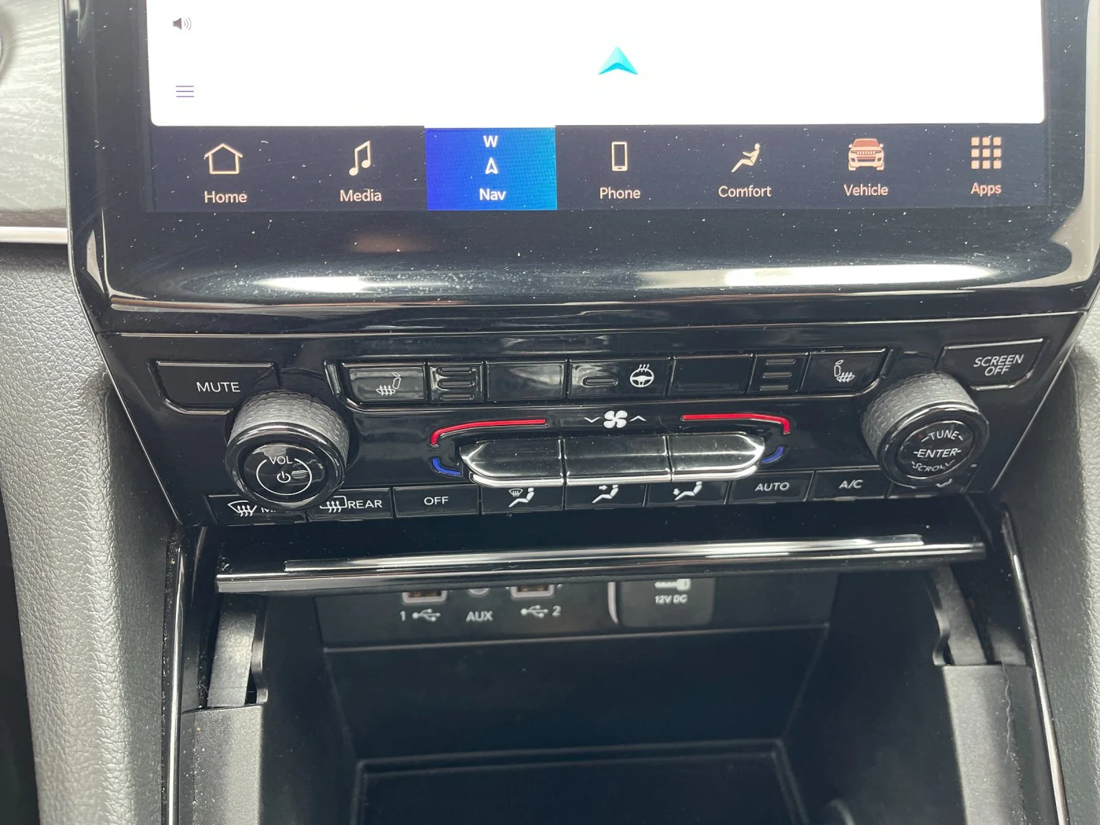 Used 2023  Jeep Limited image 25