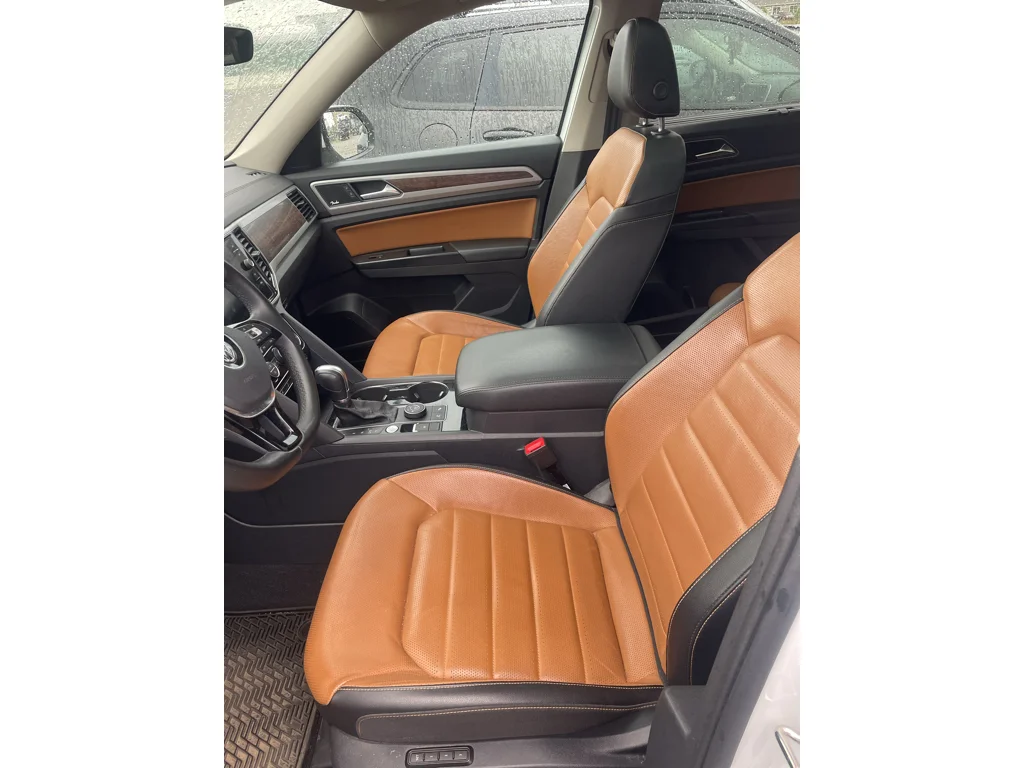 Used 2019 Pure White Volkswagen 3.6L V6 SEL Premium image 11
