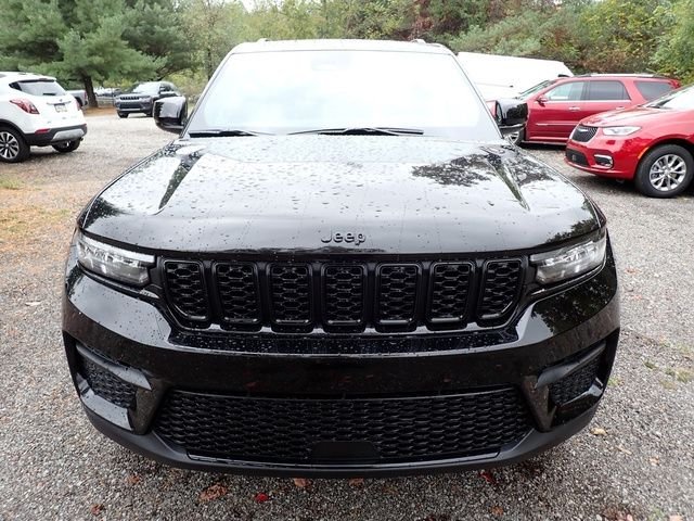 New 2025 Diamond Black Crystal Pearl-Coat Exterior Paint Jeep Altitude X image 10
