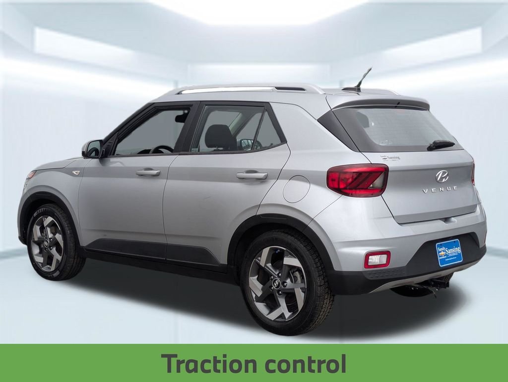 Used 2023 Silver Hyundai SEL image 4