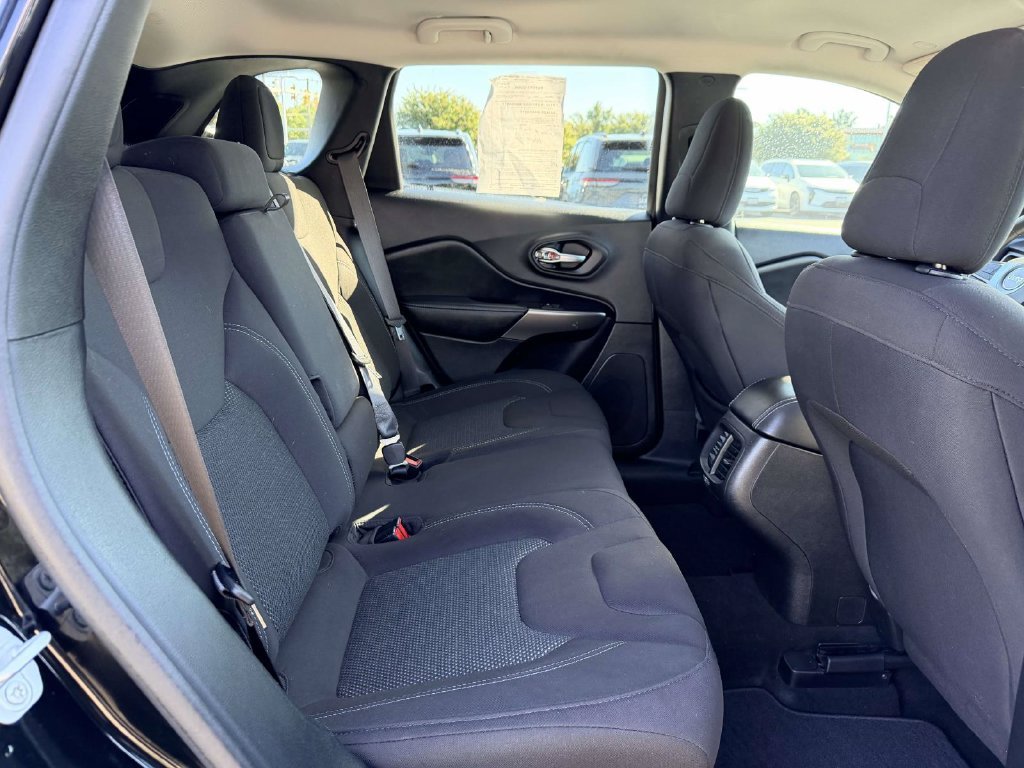 Used 2020 Black Jeep Latitude image 10