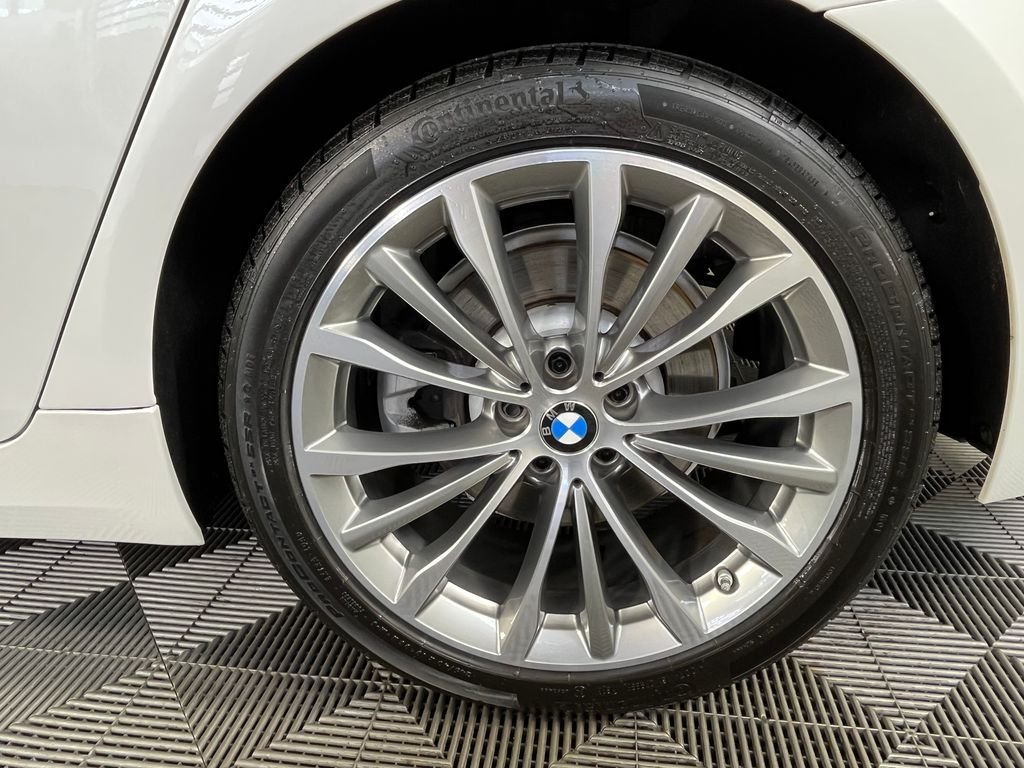 Used 2023 White BMW 530i xDrive image 15