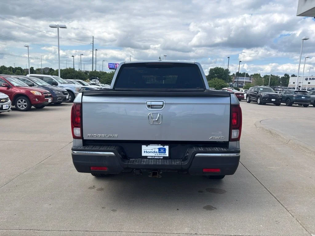 Used 2017 Silver Honda RTL-T image 6