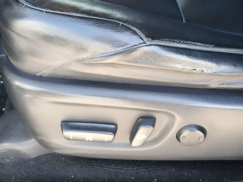 Used 2013 Classic Silver Metallic Toyota SR5 image 23