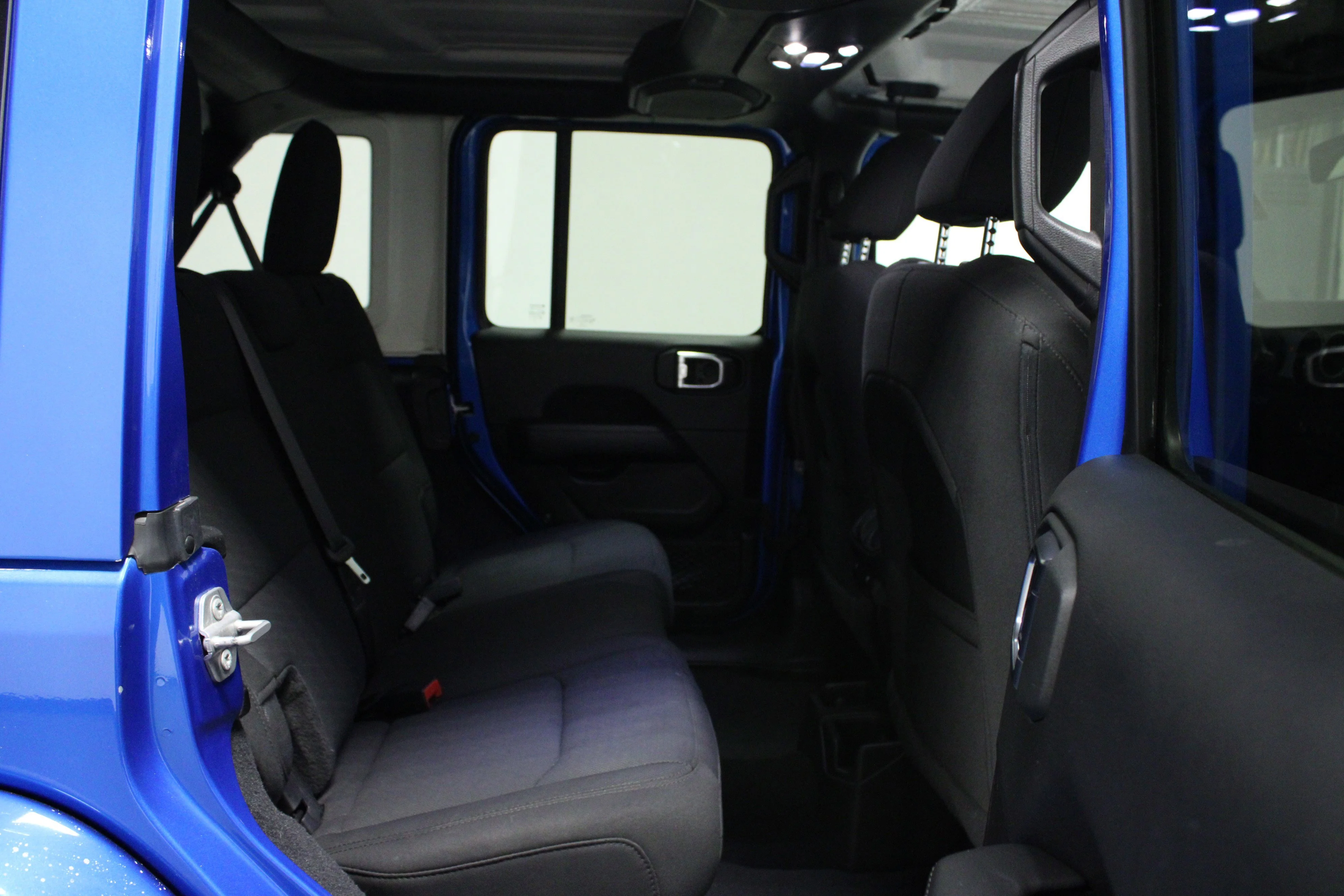 Used 2023 Hydro Blue Pearlcoat Jeep Sahara image 15