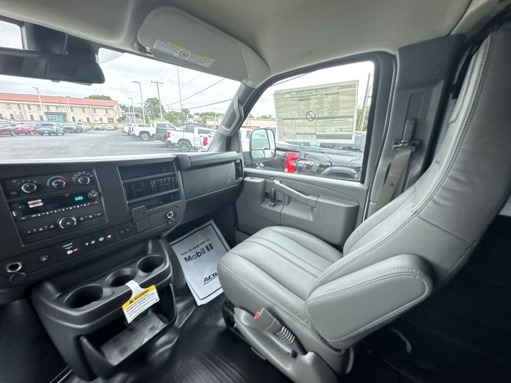 New 2025 Summit White GMC Work Van image 11