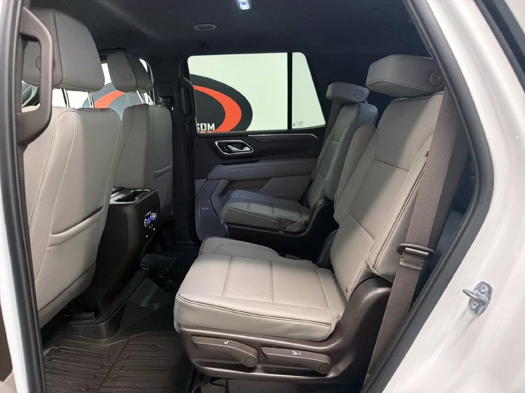 Used 2023 SUMMIT WHITE GMC SLT image 16
