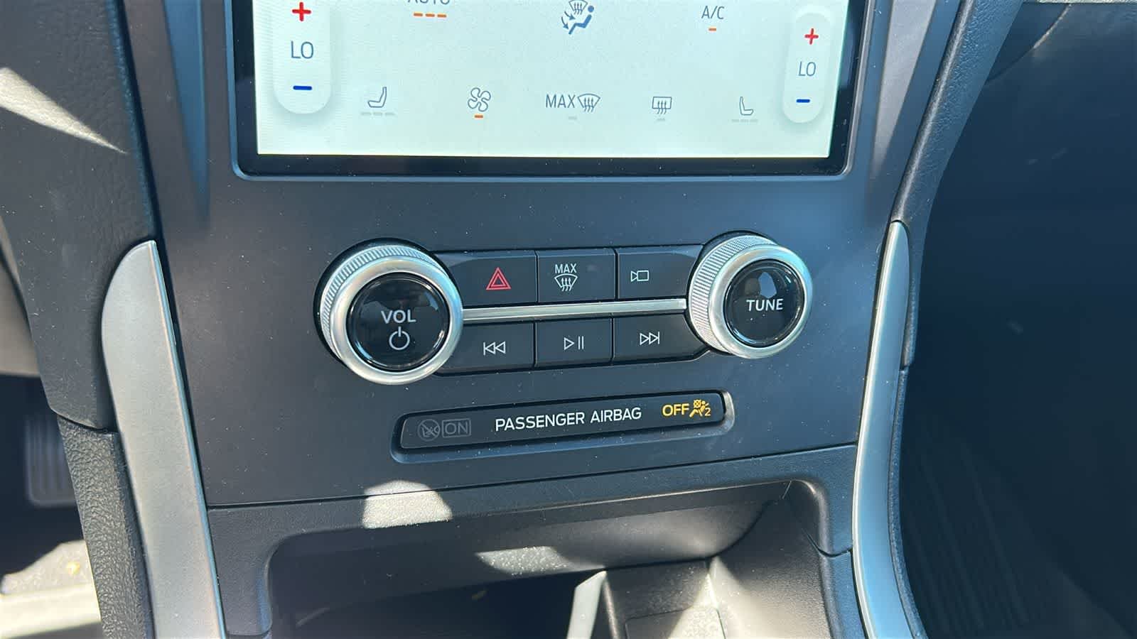 Used 2021 Oxford White Ford SEL image 13