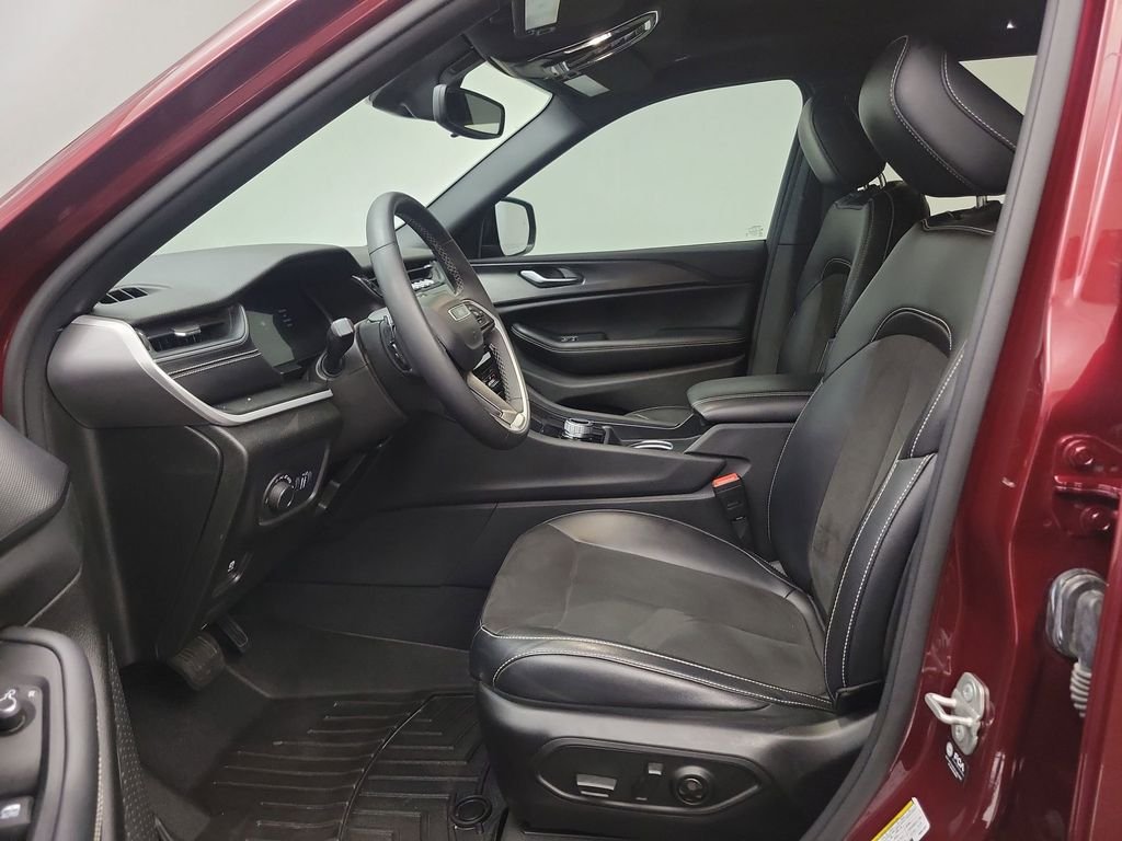 2023 Jeep Grand Cherokee Altitude photo 3