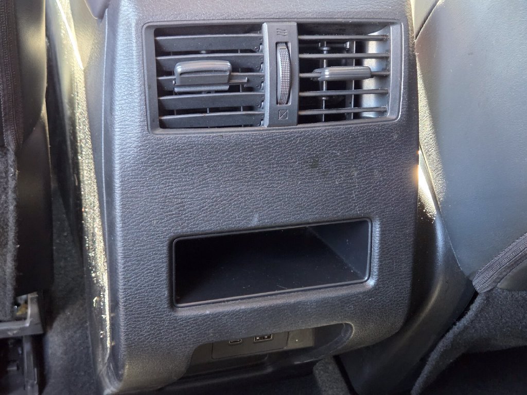 Used 2022  Mitsubishi  image 15