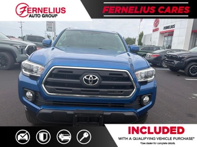 Used 2017 Blue Toyota SR5 image 7