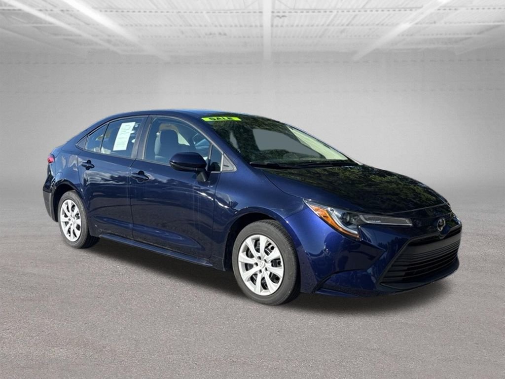 Used 2024  Toyota LE image 9