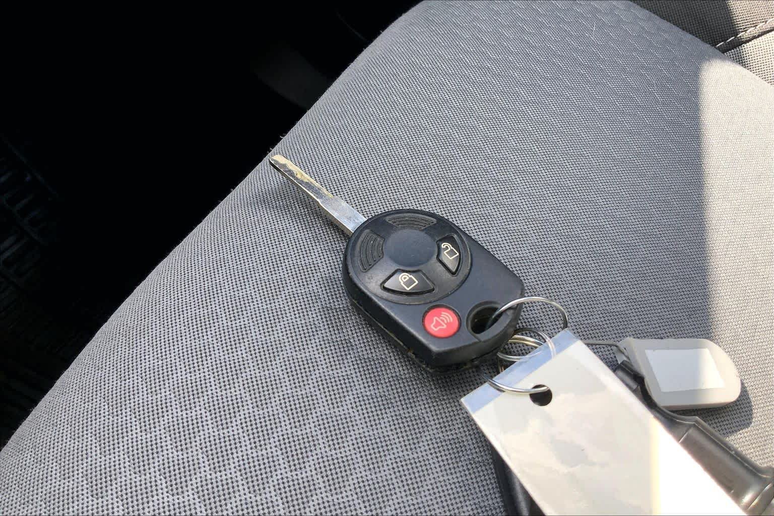 Used 2017 Shadow Black Ford SE image 15
