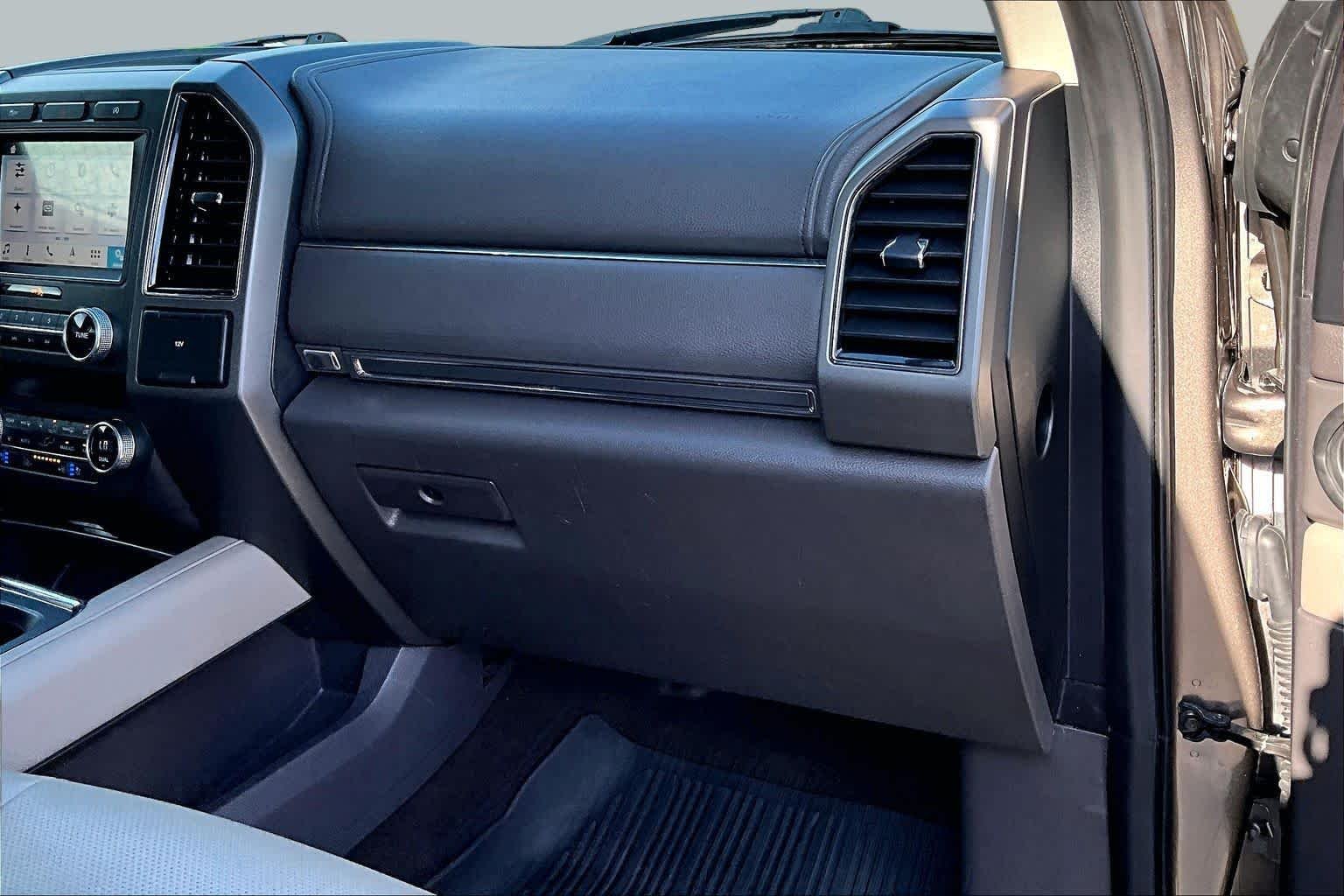Used 2019 Stone Gray Ford XLT image 21
