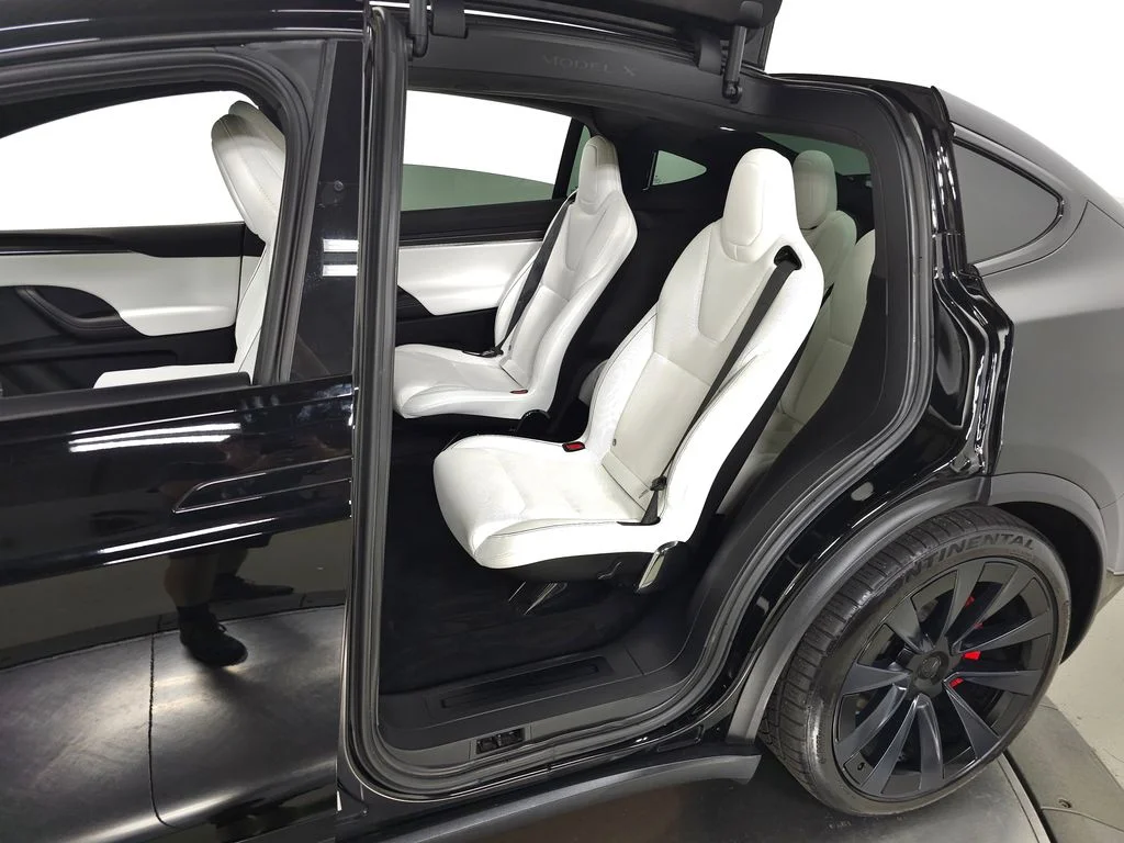 Used 2023  Tesla Plaid image 39