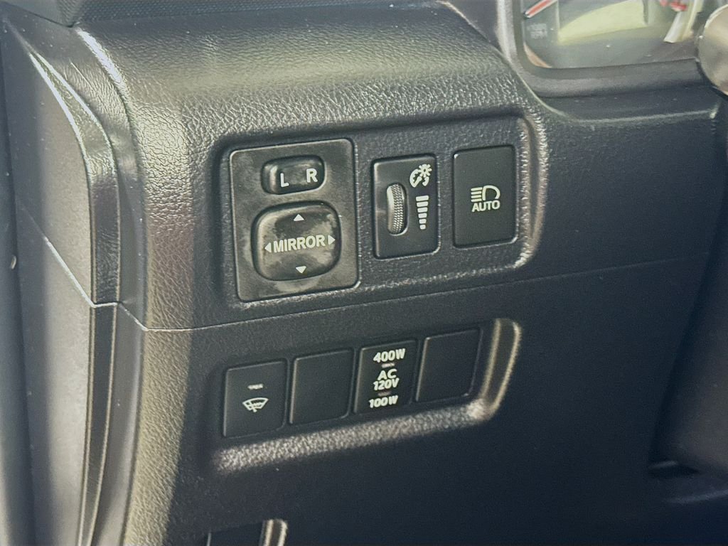 Used 2021 Classic Silver Metallic Toyota Venture image 10