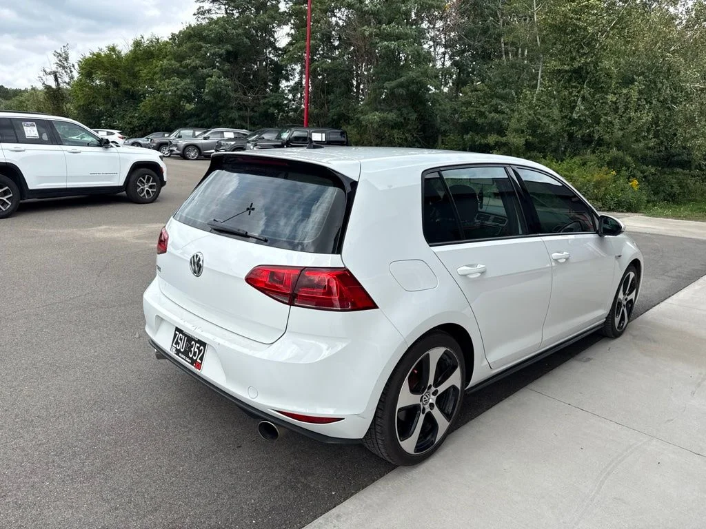Used 2017  Volkswagen S image 6