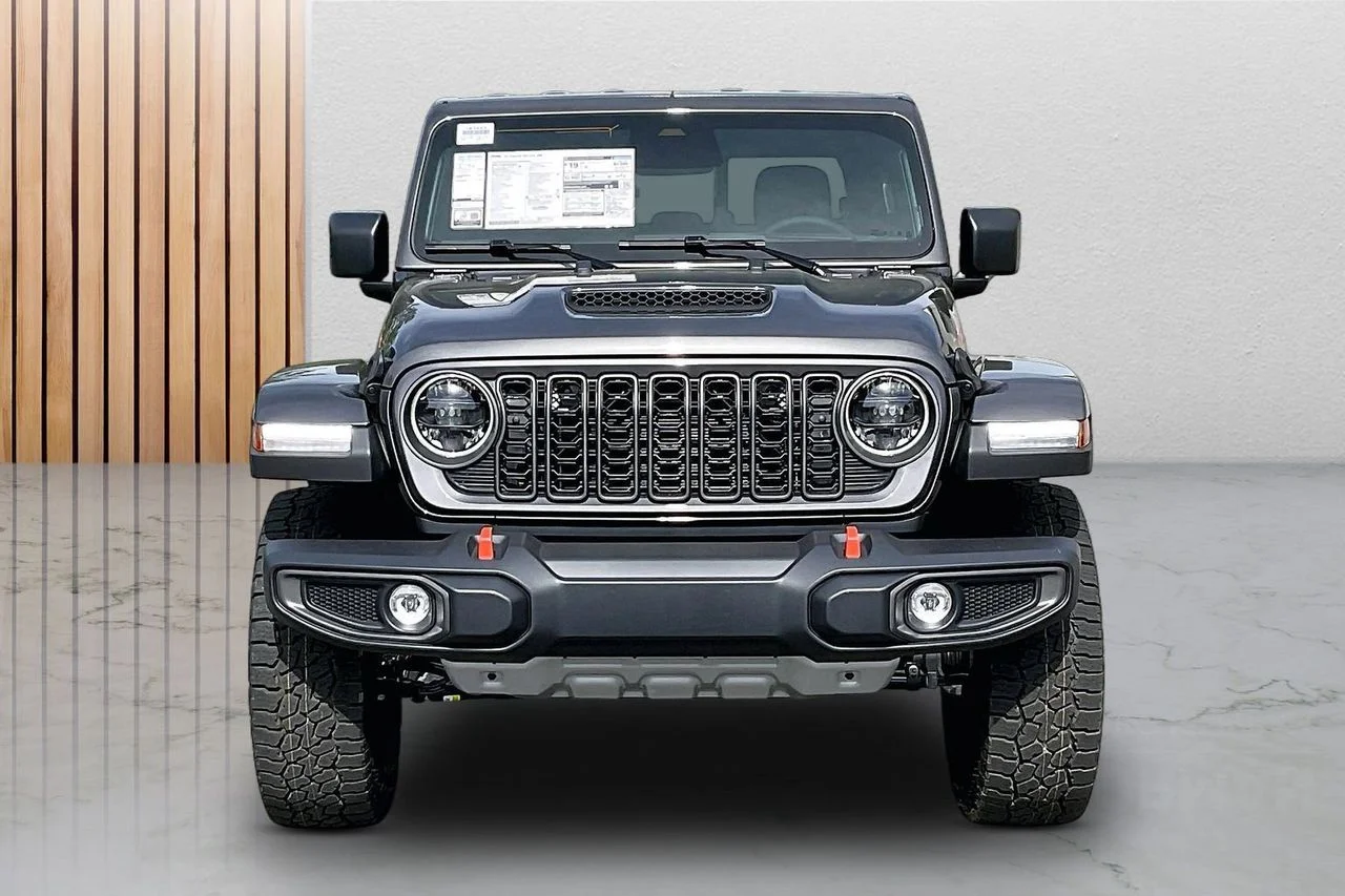 New 2026 Granite Crystal Metallic Clear-Coat Exterior Paint Jeep Mojave image 3