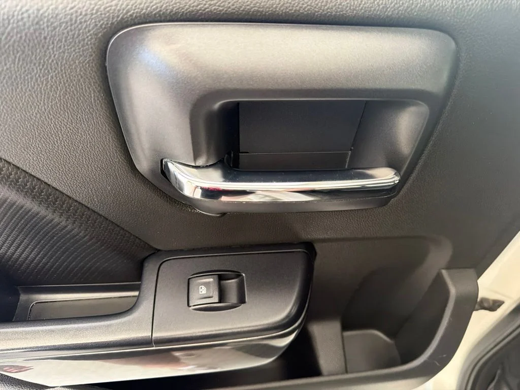 Used 2015 White Diamond Tricoat GMC SLT image 32