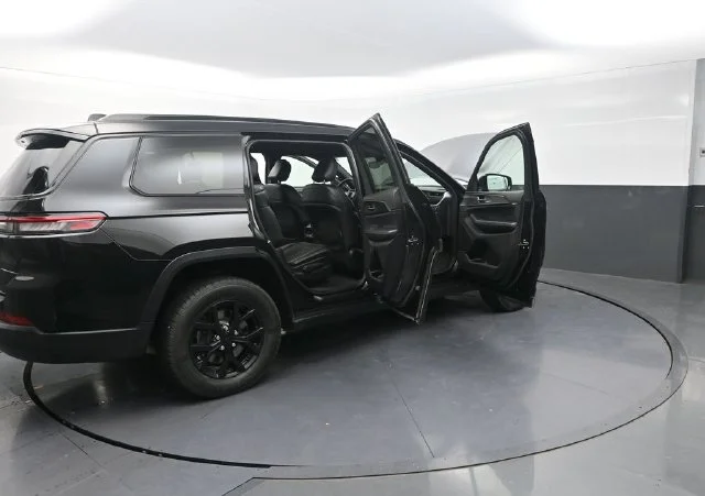 Used 2024 Black Jeep Altitude X image 38