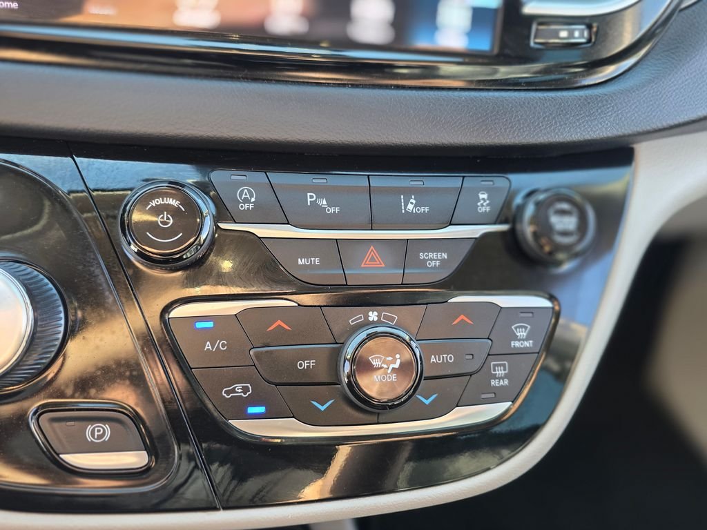 2023 Chrysler Pacifica Touring L - Photo 33