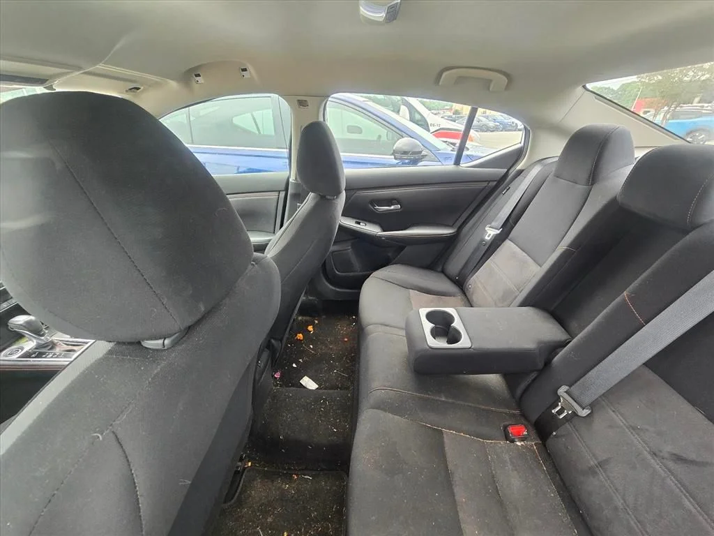Used 2022 White Nissan SR image 5