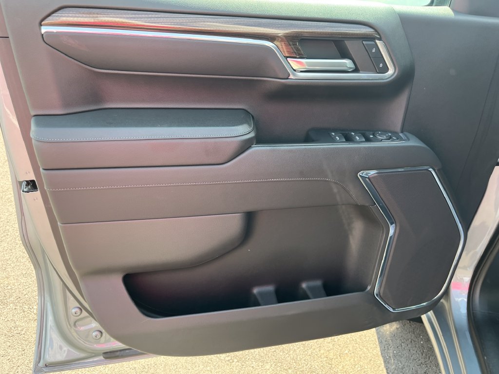 Used 2023 Gray Chevrolet LT image 12