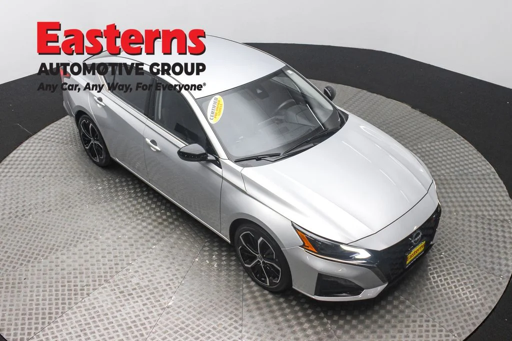 Used 2023 Silver Nissan 2.5 SR image 3