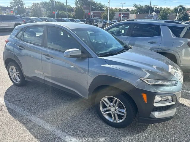Used 2018 Silver Hyundai SE image 8
