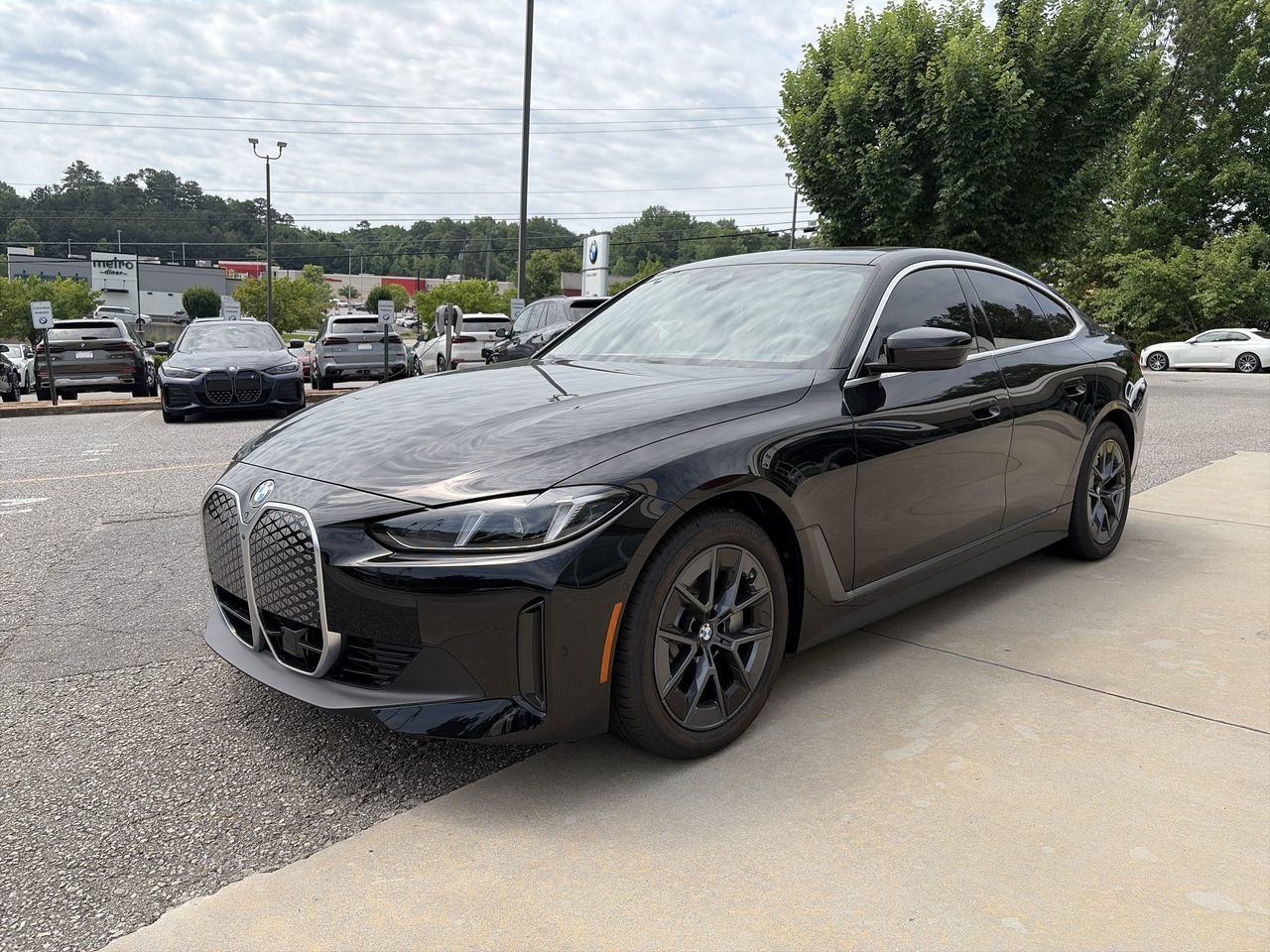 New 2026 Jet Black BMW xDrive40 image 4