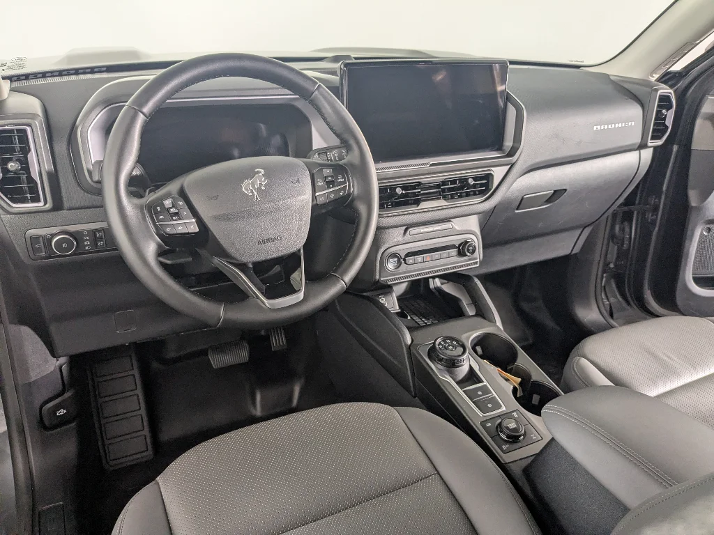 Used 2025 Gray Ford Badlands image 13