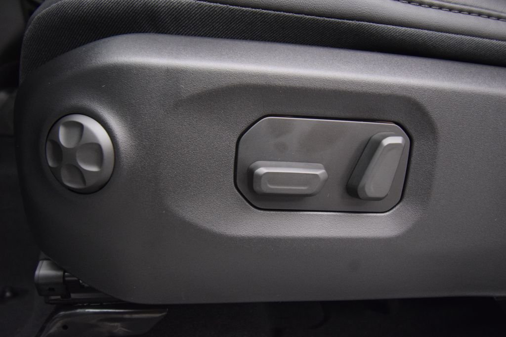 New 2026 Bright White Clearcoat Jeep  image 33