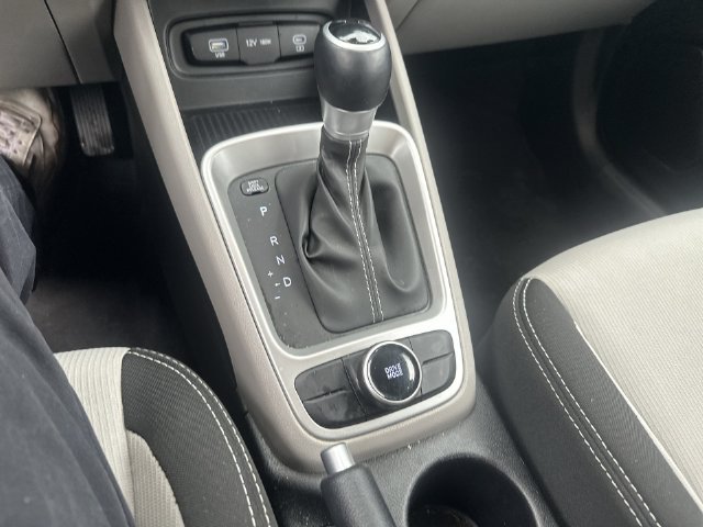 Used 2025 Black Hyundai SEL image 32