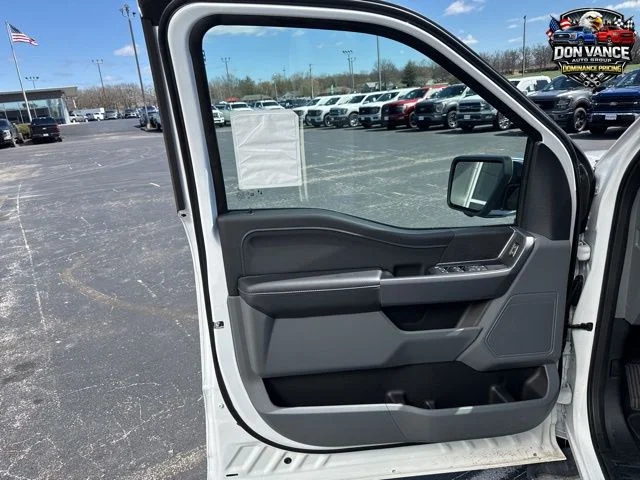 New 2025 Oxford White Ford XLT image 24