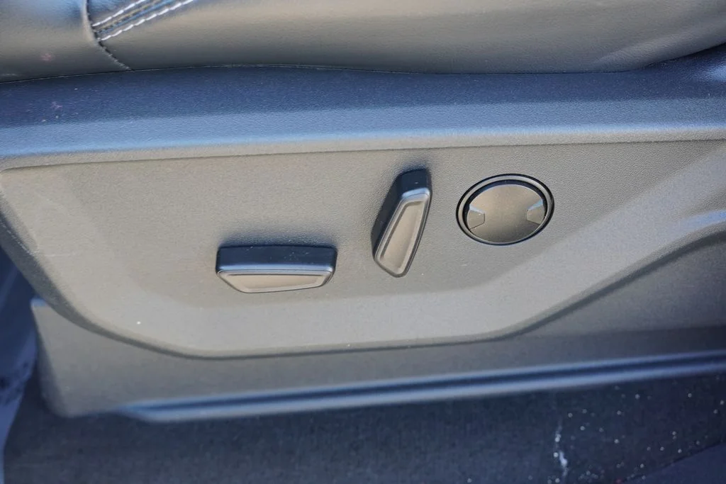 Used 2025 Silver Ford Platinum image 28