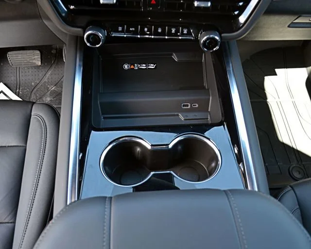 2026 Chevrolet Suburban LT - Photo 23