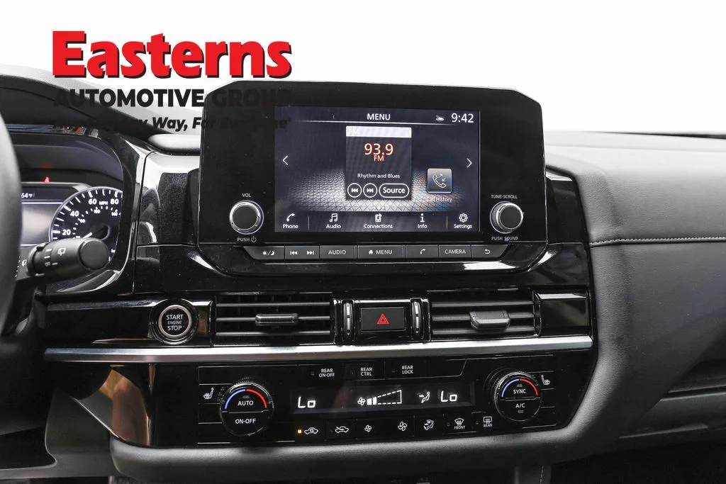 Used 2024 Gray Nissan SV image 12