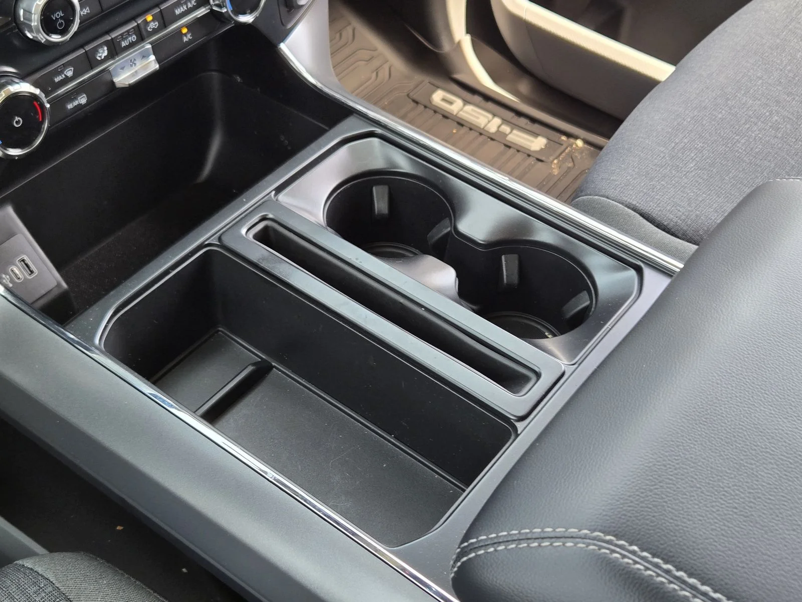 New 2026 Agate Black Metallic Ford XLT image 14