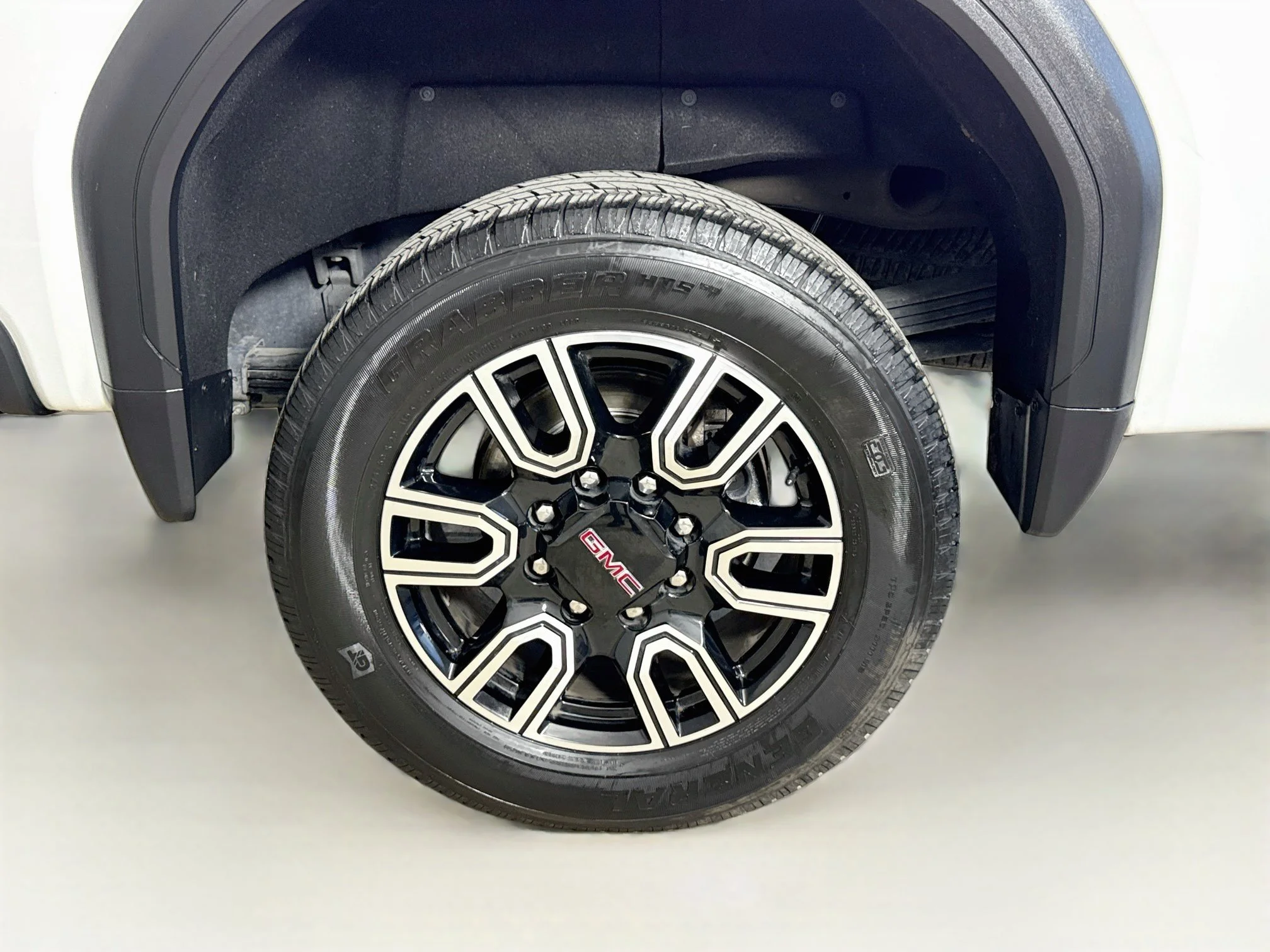Used 2023 SUMMIT WHITE GMC AT4 image 34