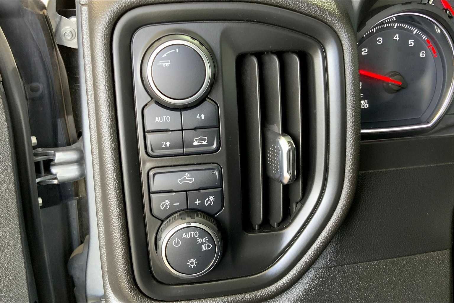 Used 2022 Satin Steel Metallic Chevrolet Custom image 36