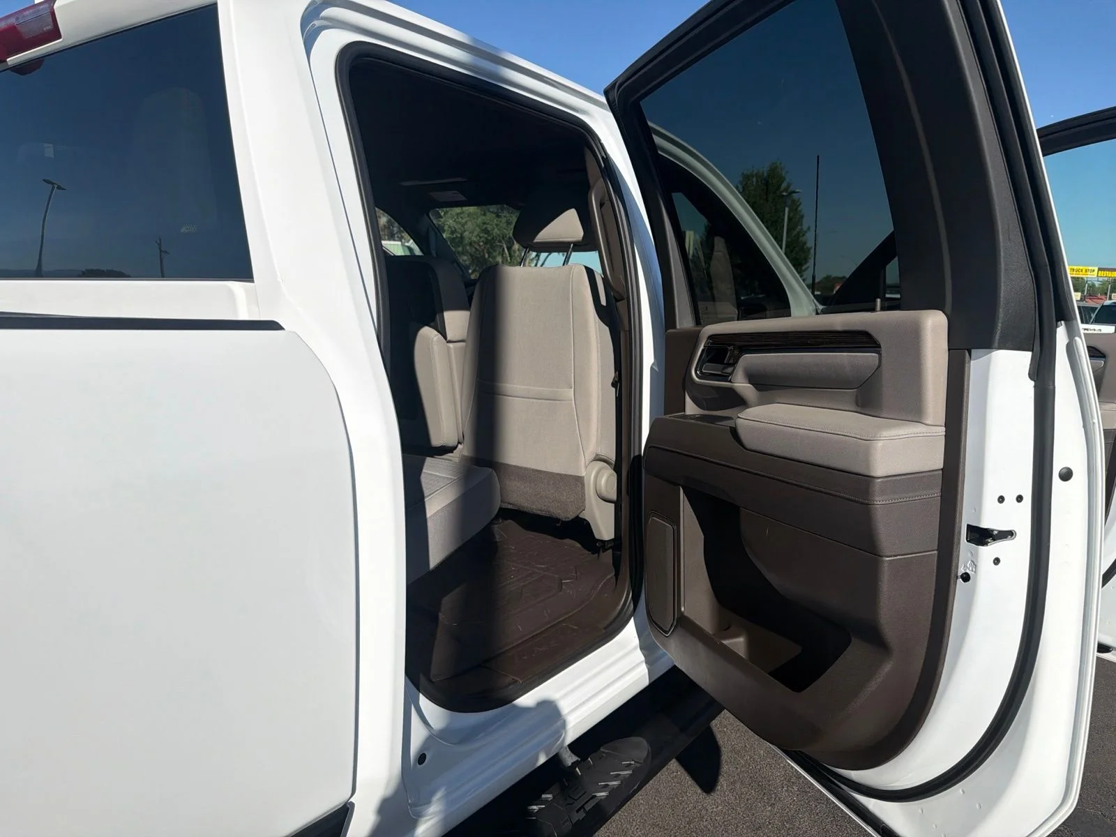 Used 2025 White GMC SLE image 34