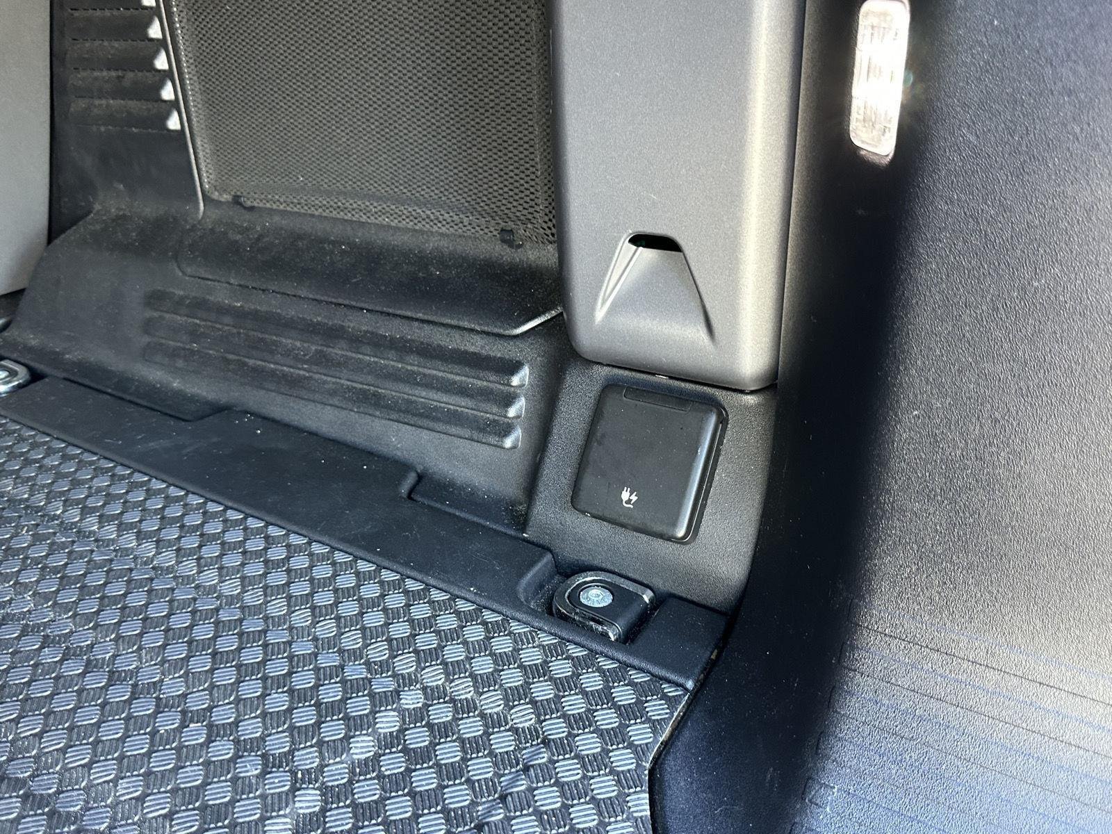 Used 2023 Carpathian Grey Premium Metallic Land Rover Carpathian Edition image 47