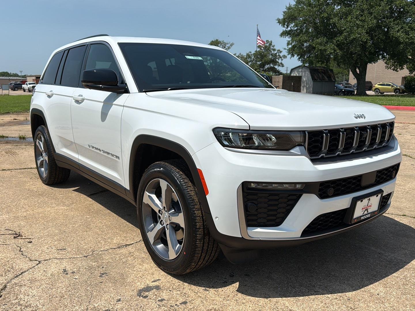 New 2026 Bright White Clear-Coat Exterior Paint Jeep Limited image 1