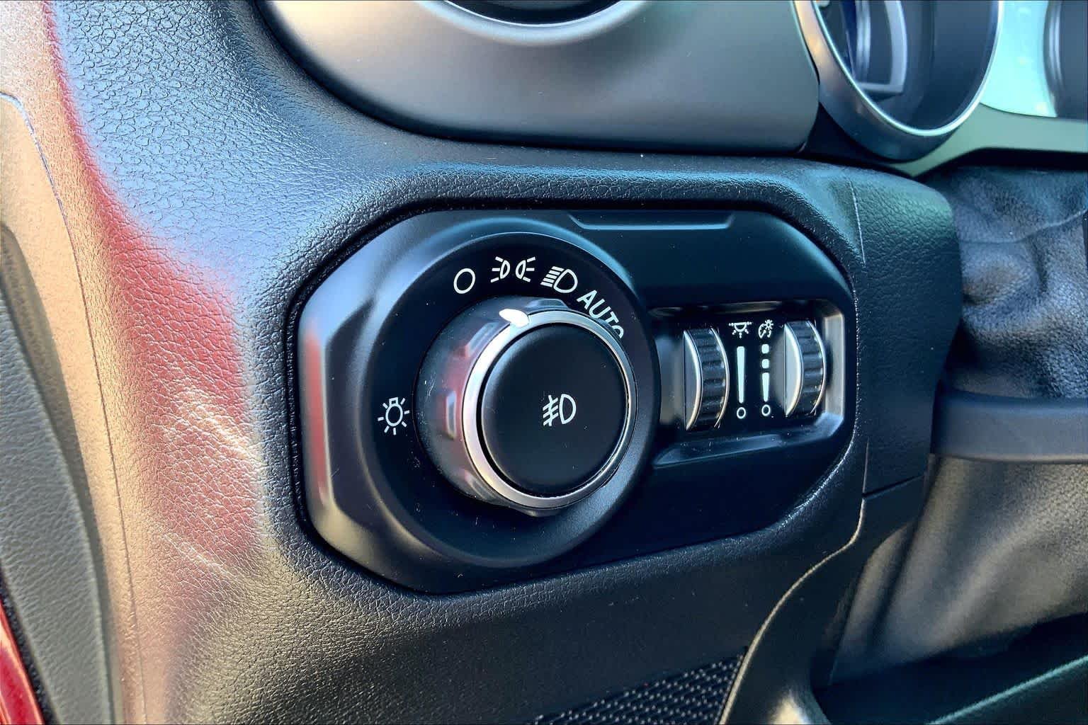 Used 2021 Snazzberry Pearlcoat Jeep Unlimited 80th Anniversary image 34