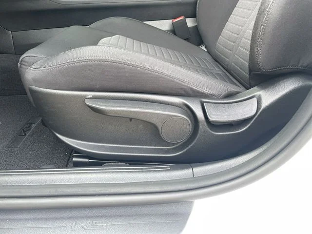 2025 Kia K5 LXS - Photo 16