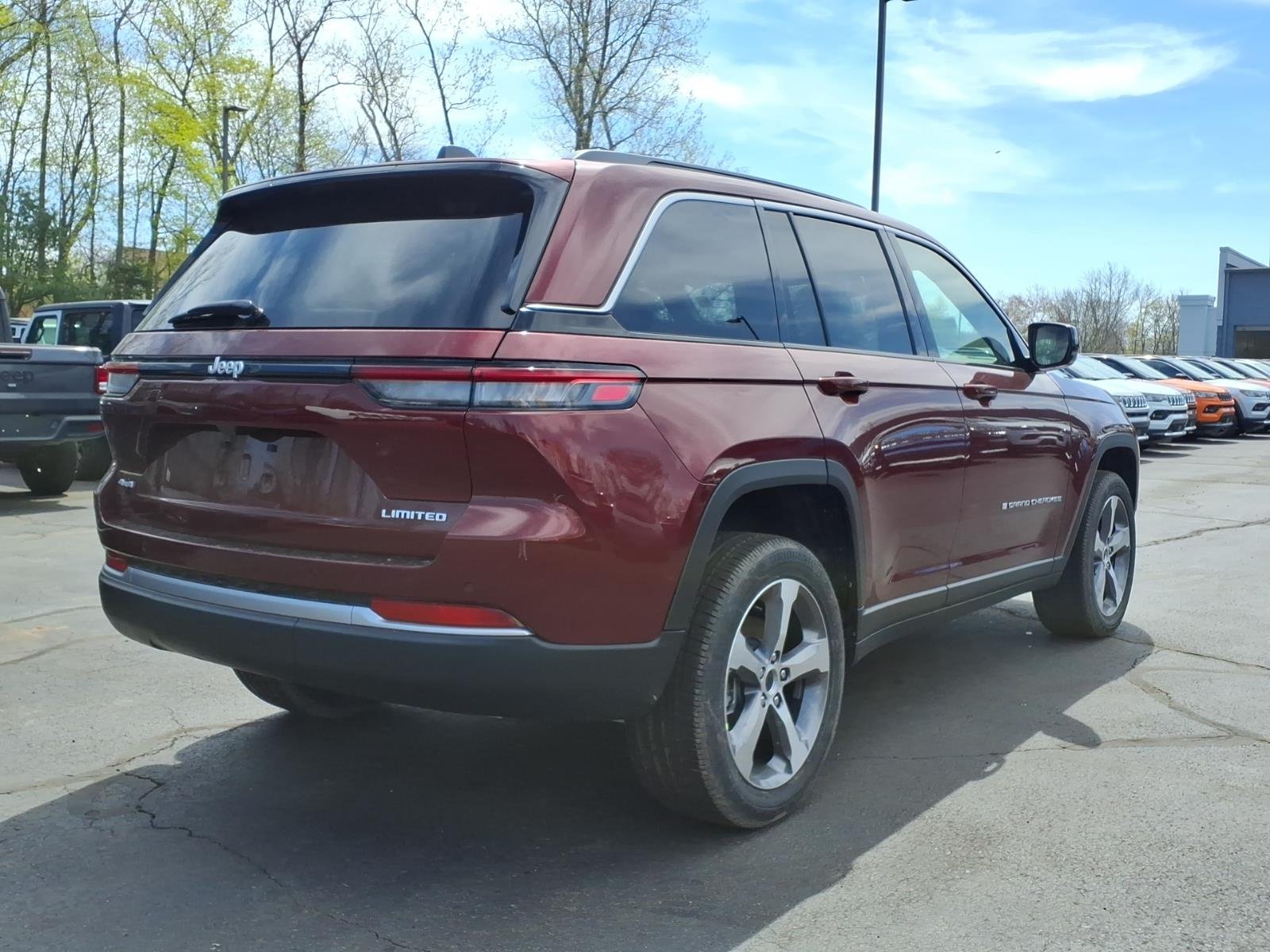 New 2026 Velvet Red Pearl-Coat Exterior Paint Jeep Limited image 6