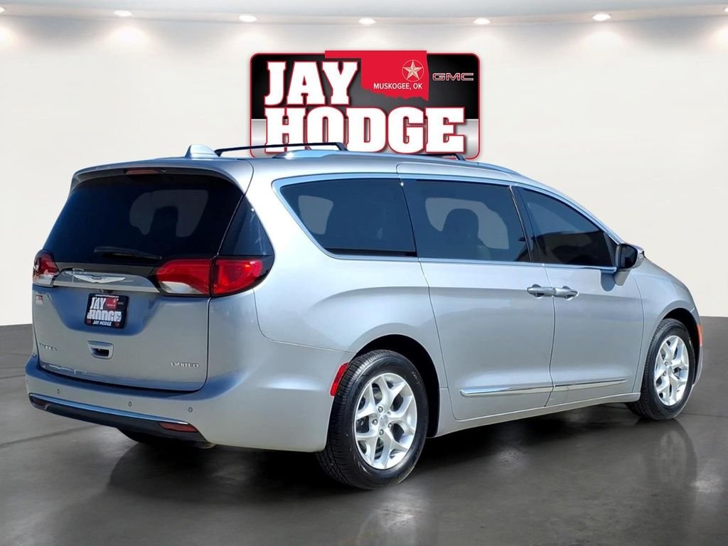 Used 2020 Silver Chrysler Limited image 6