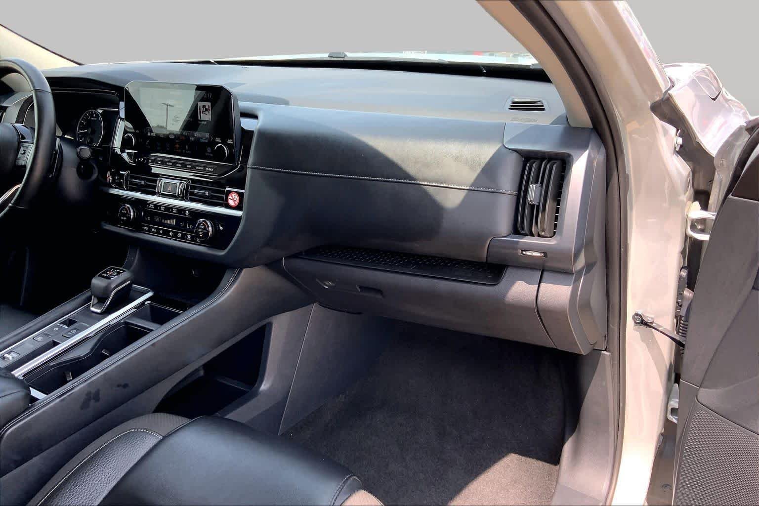 Used 2025 Brilliant Silver Metallic Nissan SL image 18