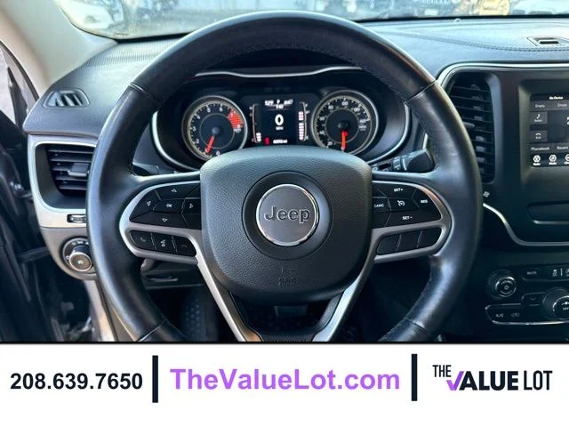 Used 2019 Silver Jeep Latitude Plus image 22