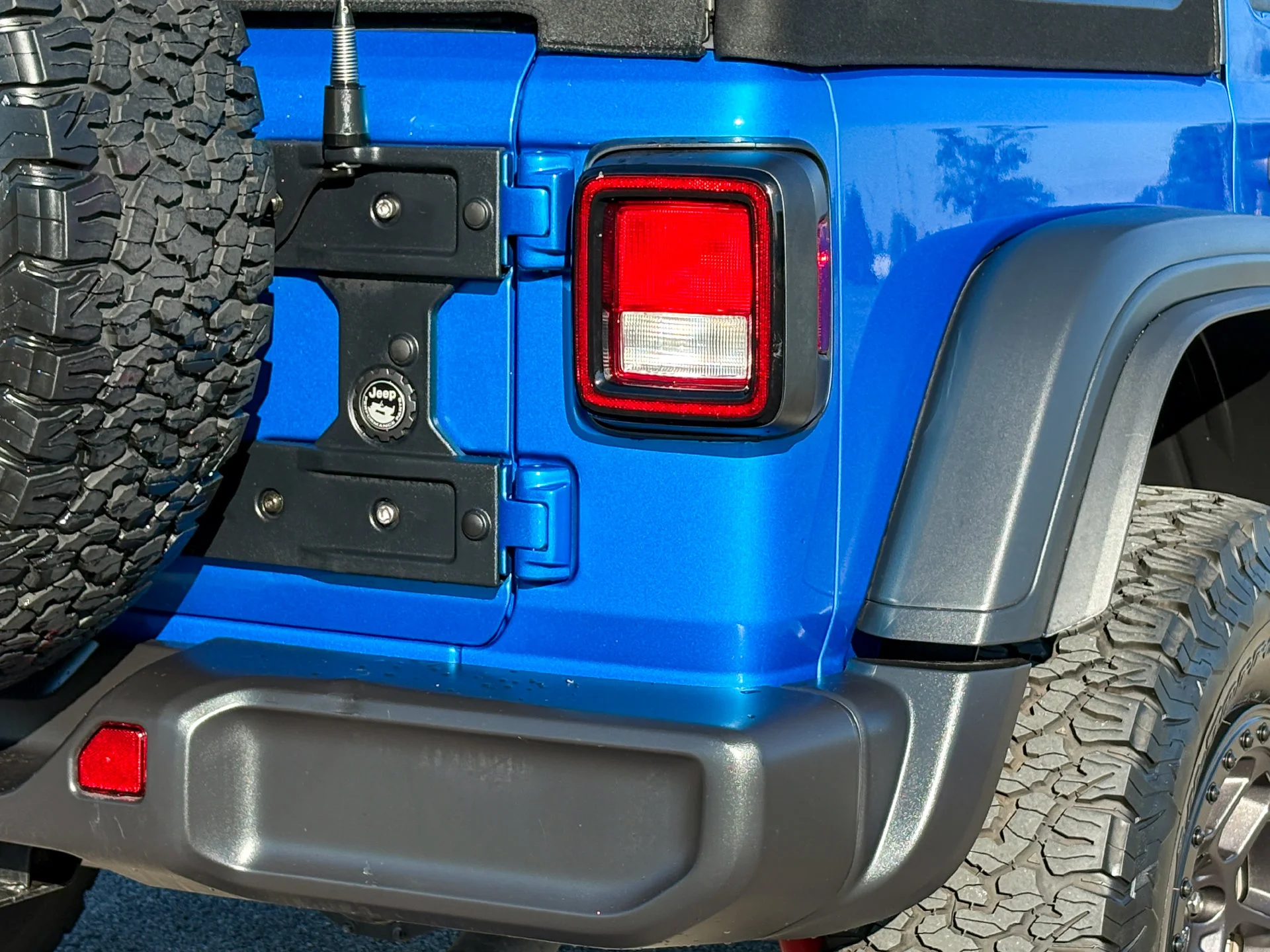 Used 2023 Blue Jeep Sport image 13